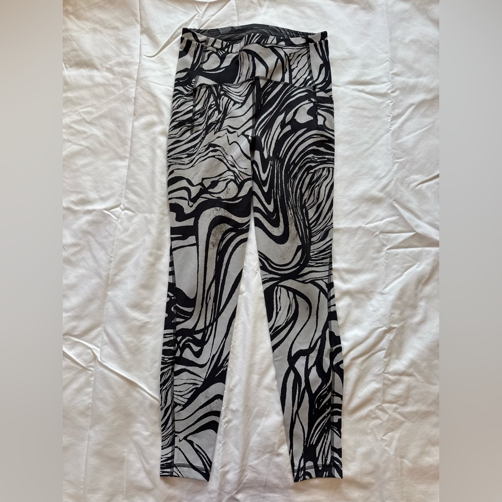 Lululemon Swift Speed High Rise Tight 28" Jacquard Black & White Size 8